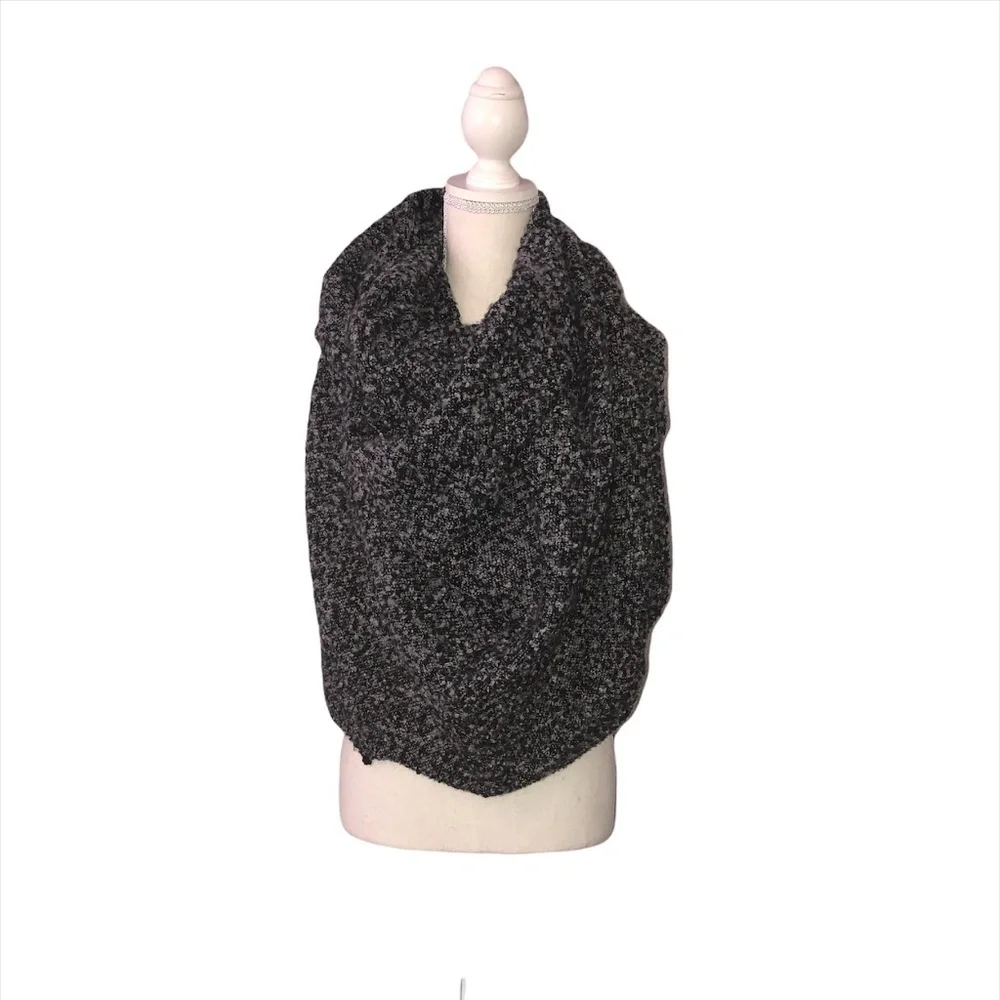 EMANUEL GERALDO Oversized Chunky Scarf Unisex O/S Black White Scarves Speckled